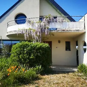 Dans Maison Fleurie Et Calme , Ploemeur France